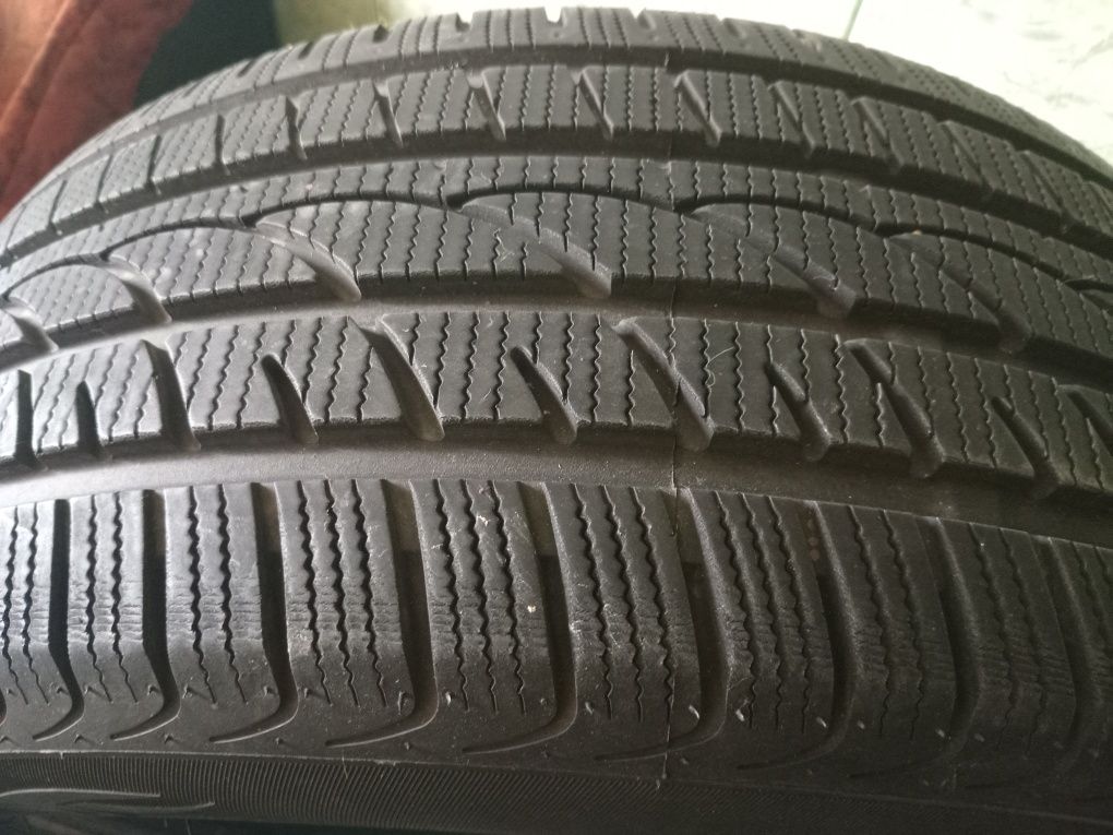 215/50/R17 2024 року ідельний стан  Powertrac Snowstar