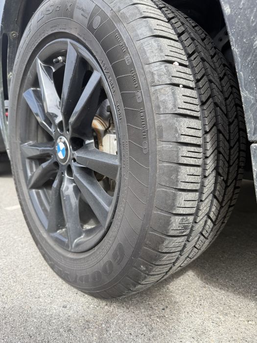 Продаю комплект шин с дисками R18 на BMW X5 (F15)