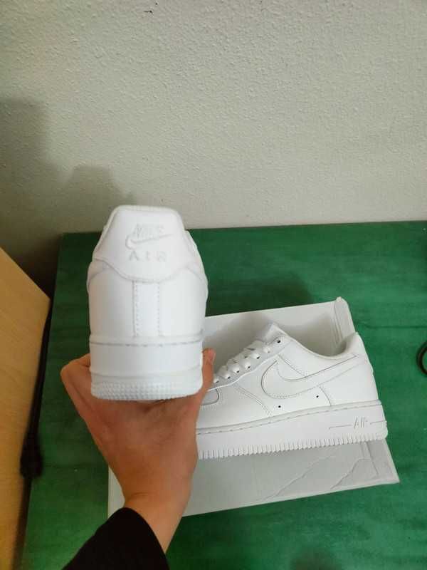 Nike Air Force 1 Low '07 White Rozmiar 44