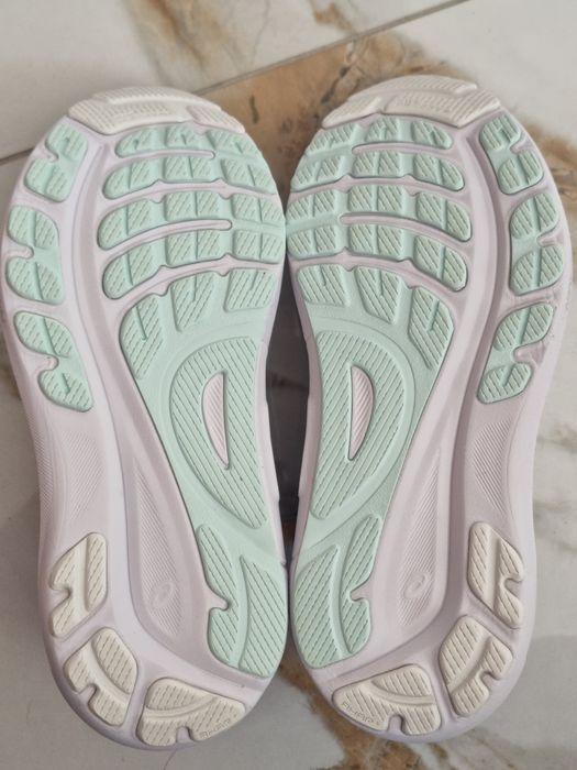 Оригінал 100%  жіночі кросівки asics gel kayano 31 euro 39