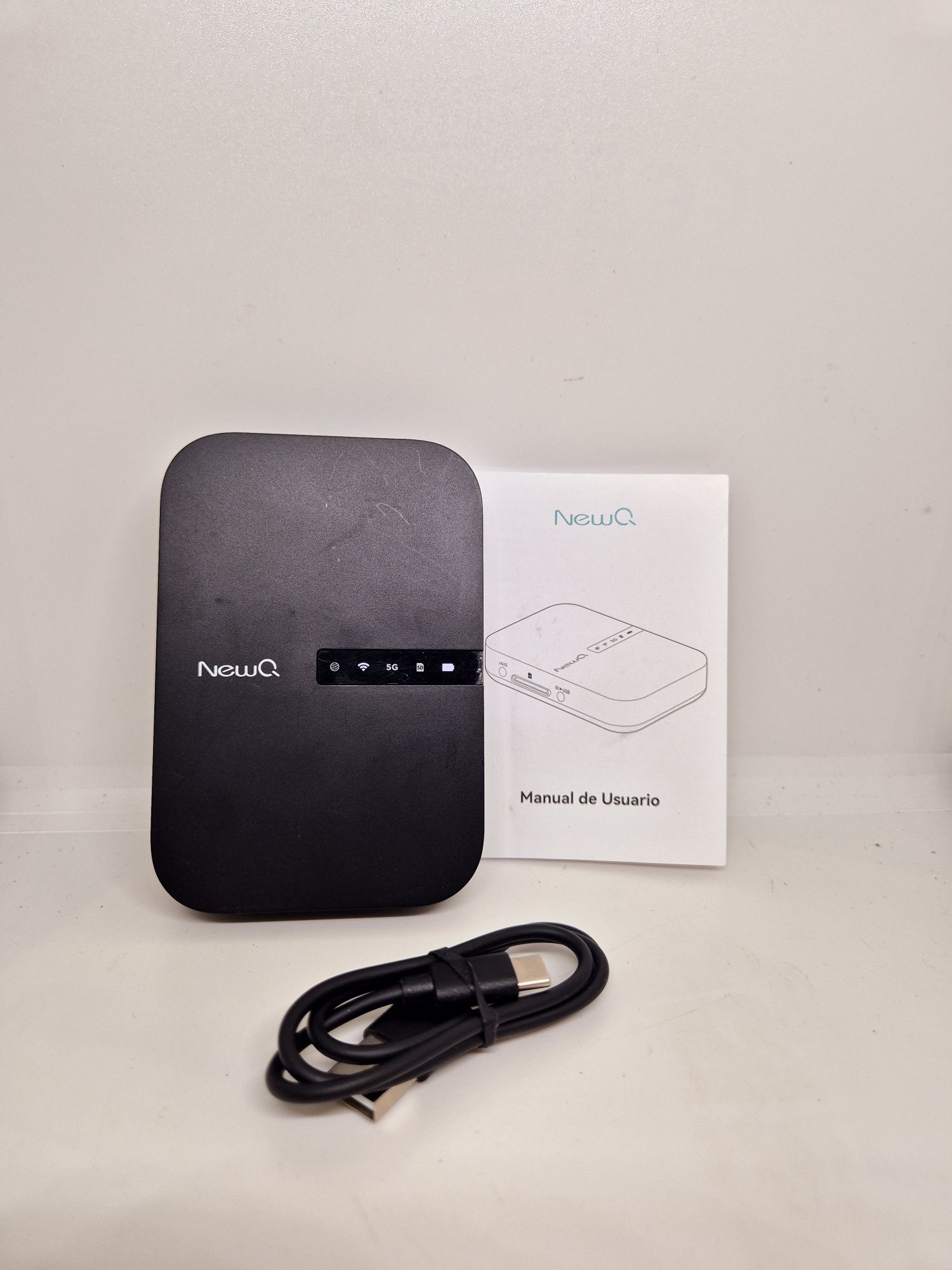 Przenośny router bezprzewodowy podróżny  czytnik kart SD Wi-Fi
