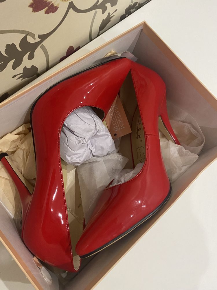 Червоні туфлі, красные лакированные туфли, туфлі 36