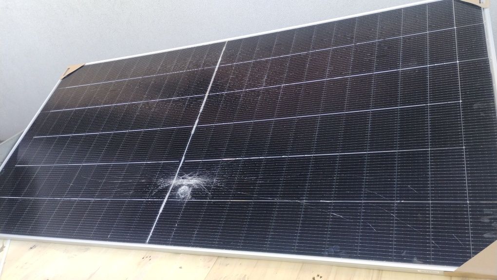 Panel fotowoltaiczny 590W Bifacjal uszkodzony