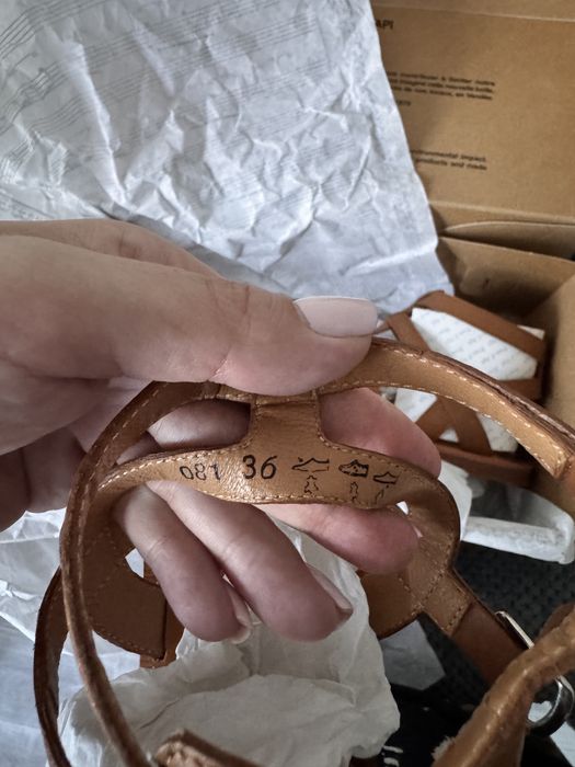 Сандалі нові шкіряні Pom d’api 36.