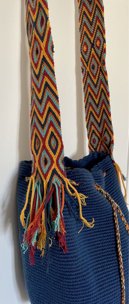 Mala artesanal Wayuu azul escura