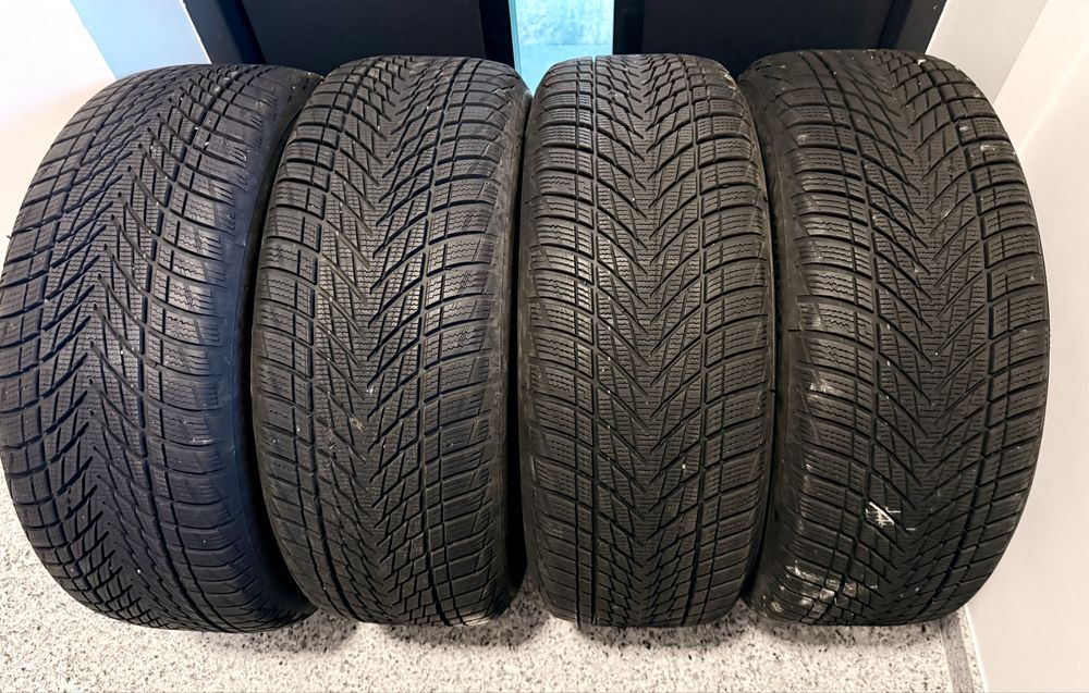 Opony zimowe 235/50/19 Good Year Ultra Grip Performance 3