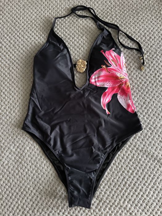 Продам слитный купальник