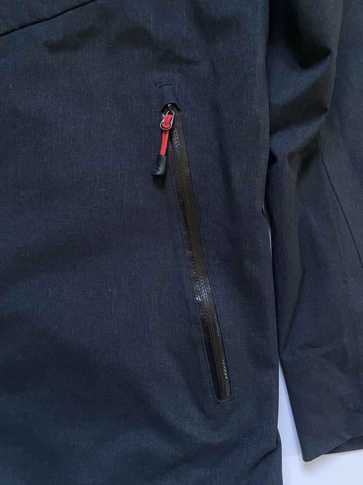 Berghaus вітровка