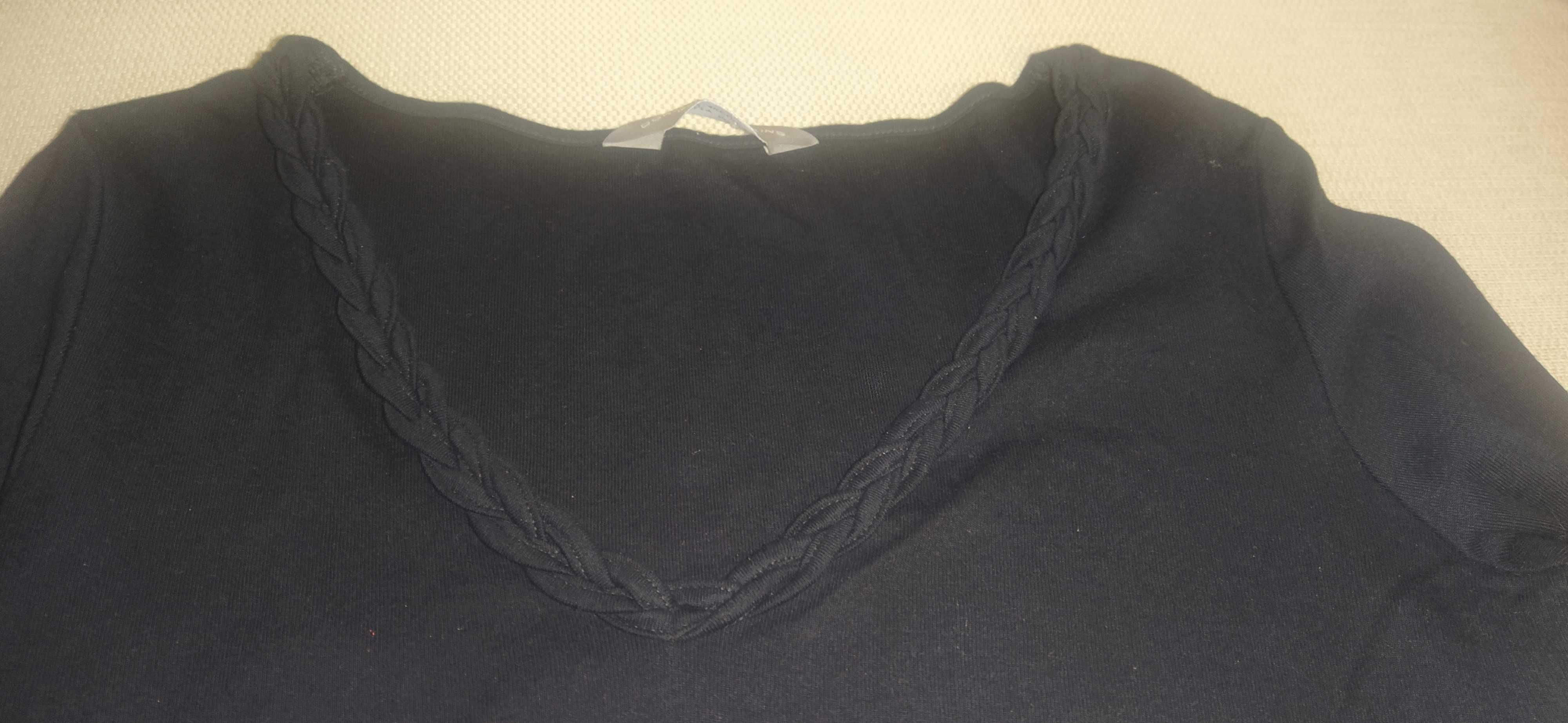 Czarna bluzka z ozdobnym warkoczem przy dekolcie rozm. 40