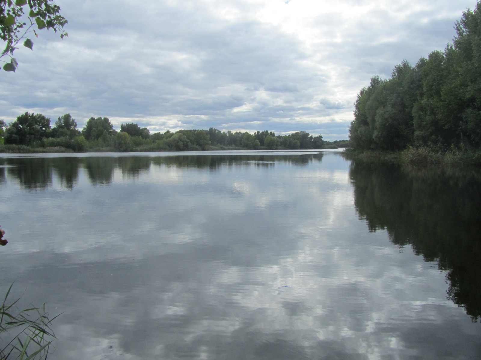 База відпочинку з власною водоймою на Дніпрі