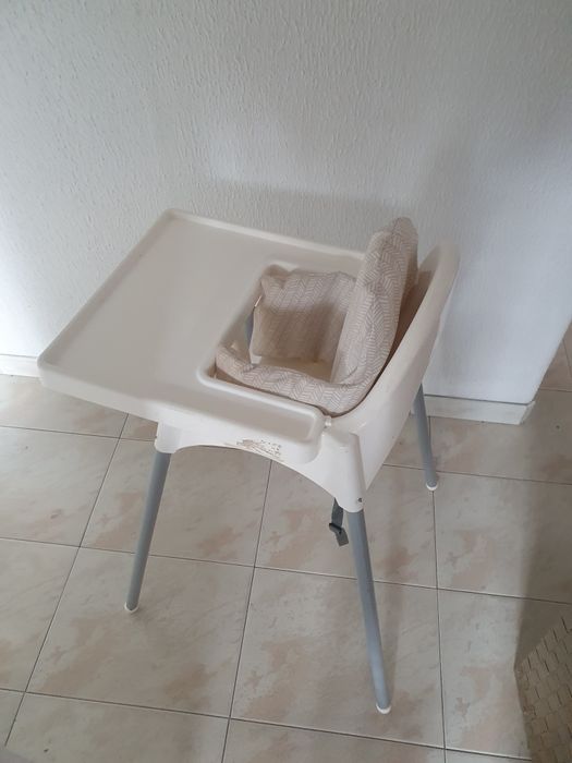Cadeira de refeição para bebés do ikea com tabuleiro e almofada