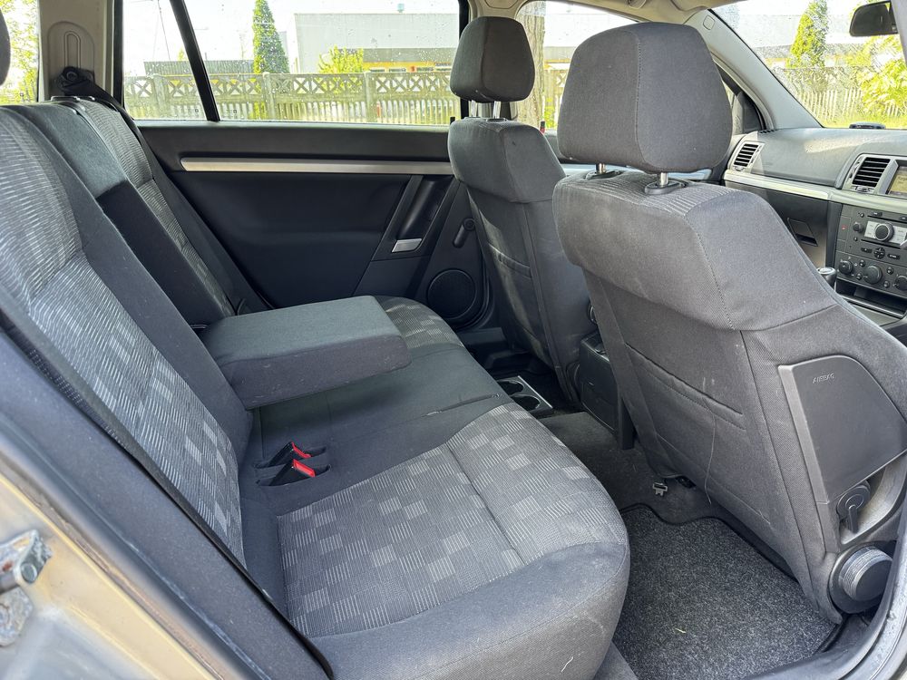 Opel vectra 1.8 benzyna zarejestrowany anglik  maly przebieg