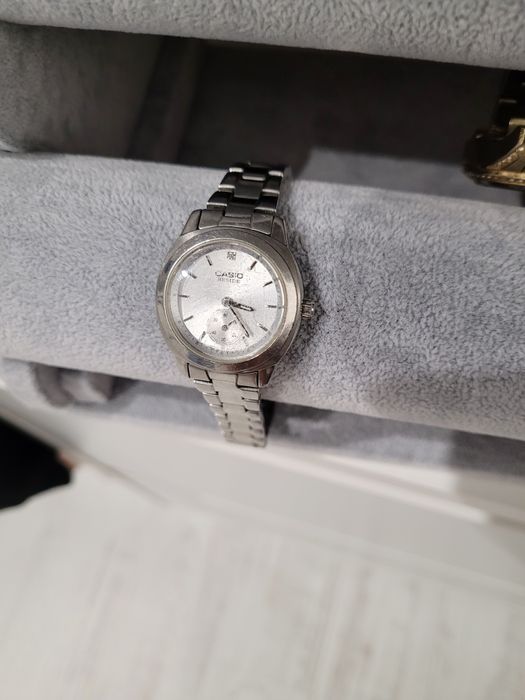 Zegarek Casio srebrny  sprawny