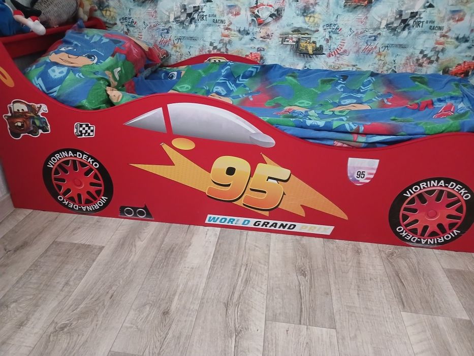 Продам кровать машину и комод