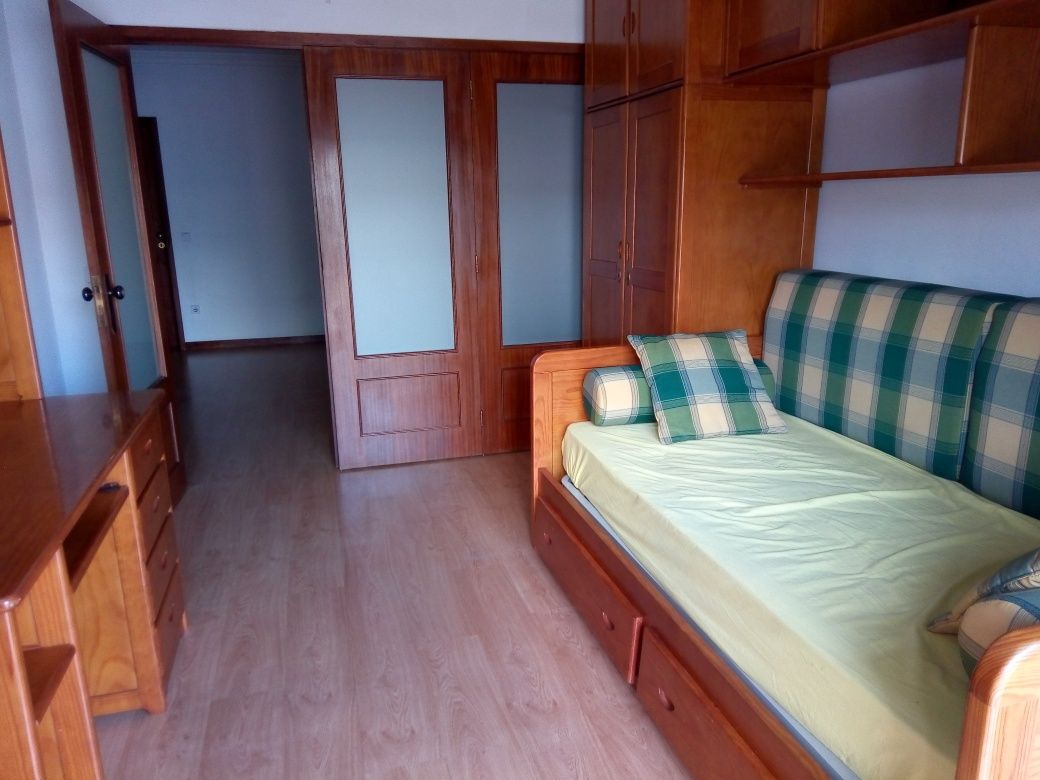 Apartamento T1 com garagem