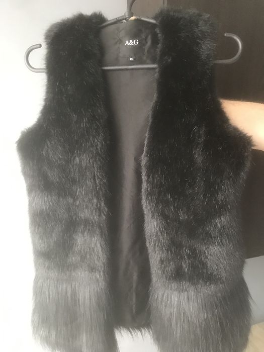 Шкбка- жилетка чорна