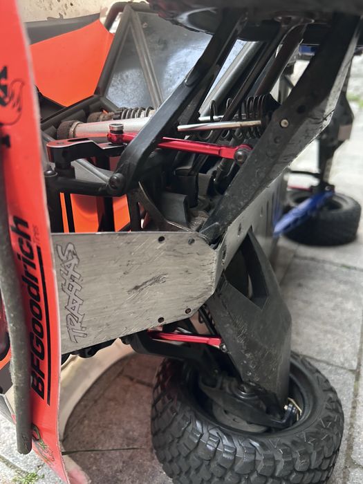 Traxxas udr doinwestowany