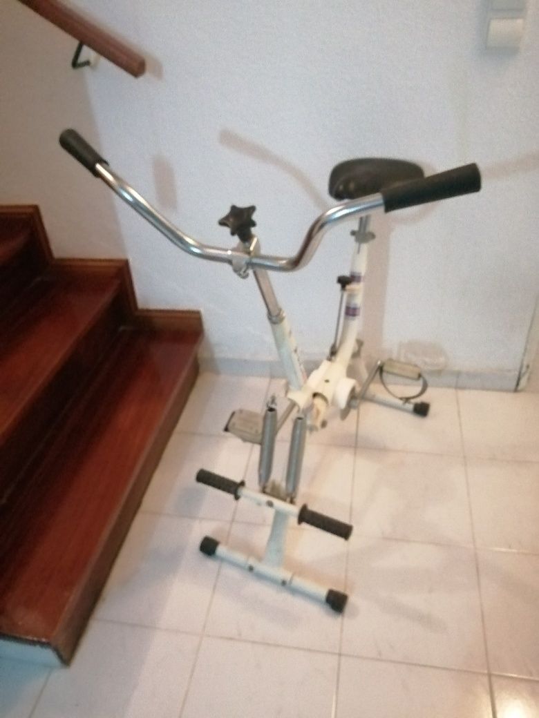 Bicicleta estàtica com funçao remos