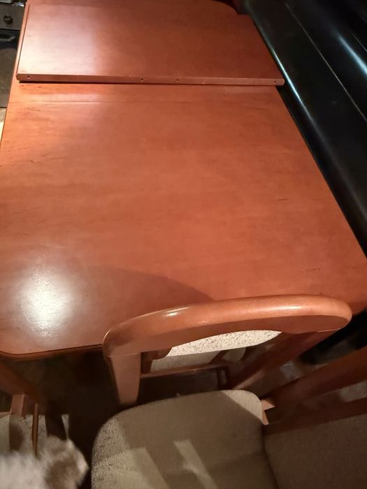 Stół drewniany z 6 krzesłami