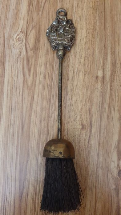 Старинный аксесуар для камина