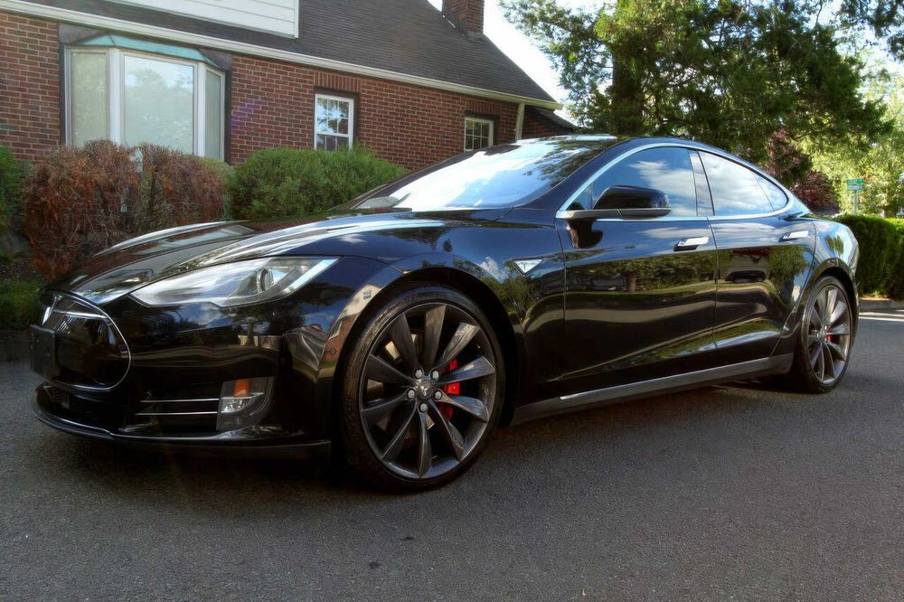 Tesla Model S P90D      2016