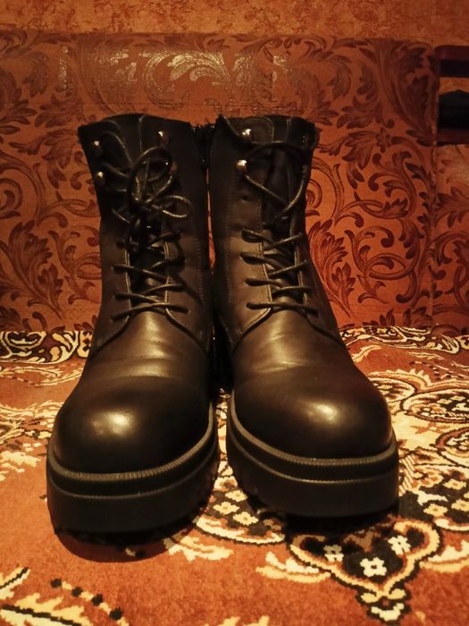 Чоботи на каблуку і платформі