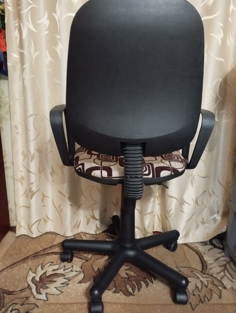 Крісло операторське або комп'ютерне