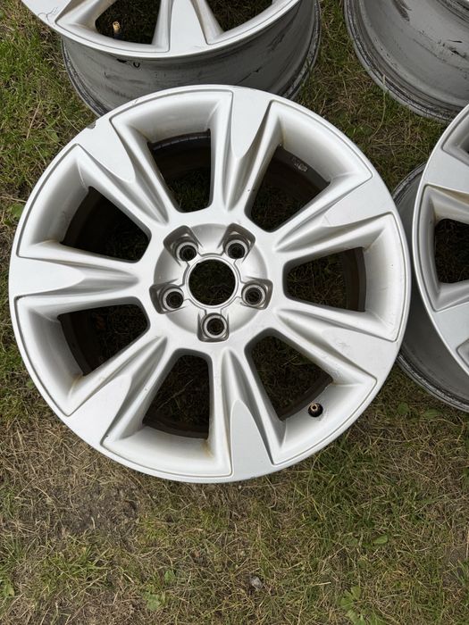 Audi A4 B8 Felgi aluminiowe R 17 8Jx17 ET26 5x112 8K0601025B