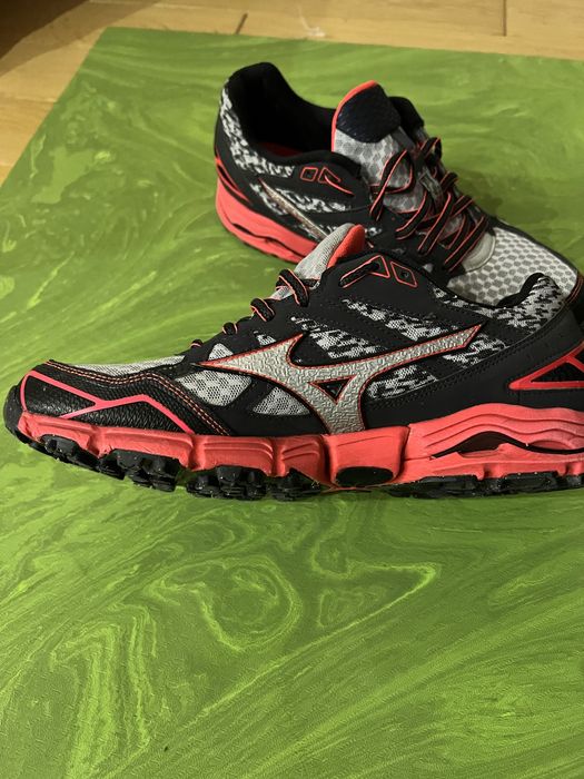 Mizuno кросівки 42,5