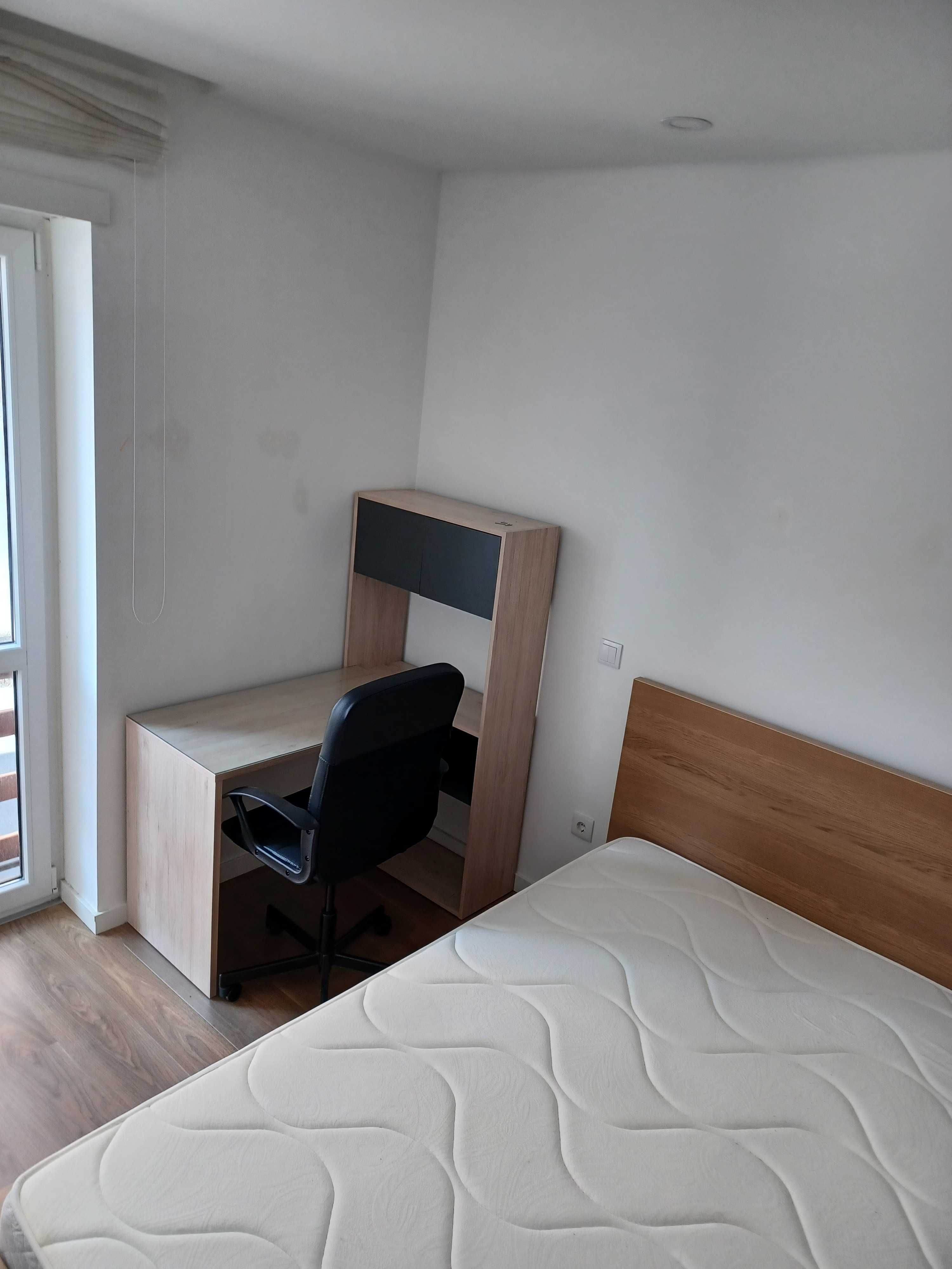 Alugo dois quartos a estudantes em apartamento  renovado e mobilado