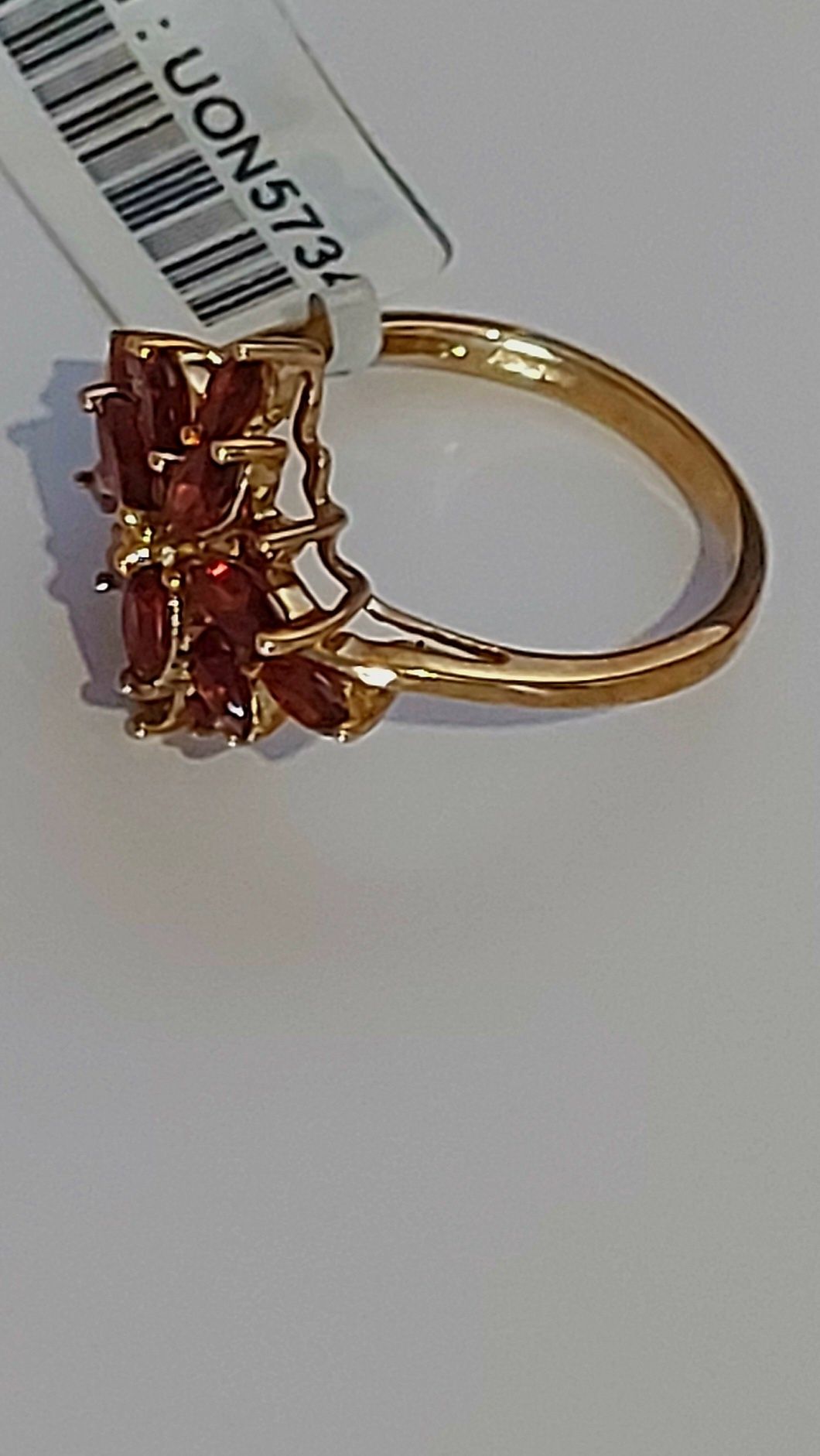 Золотое кольцо с богемскими гранатоми, пиропами, Англия.