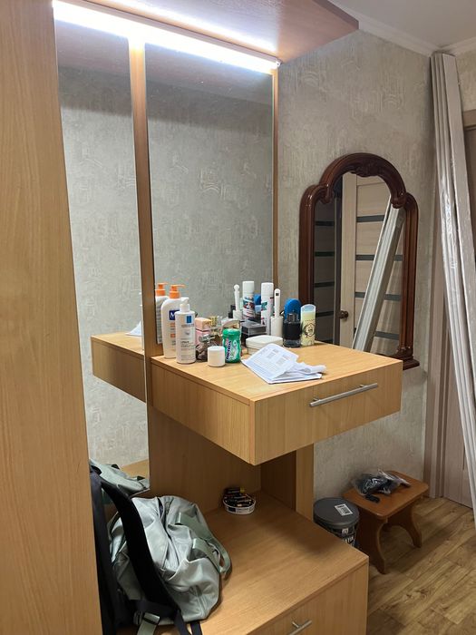 Продаю шафу в прихожу