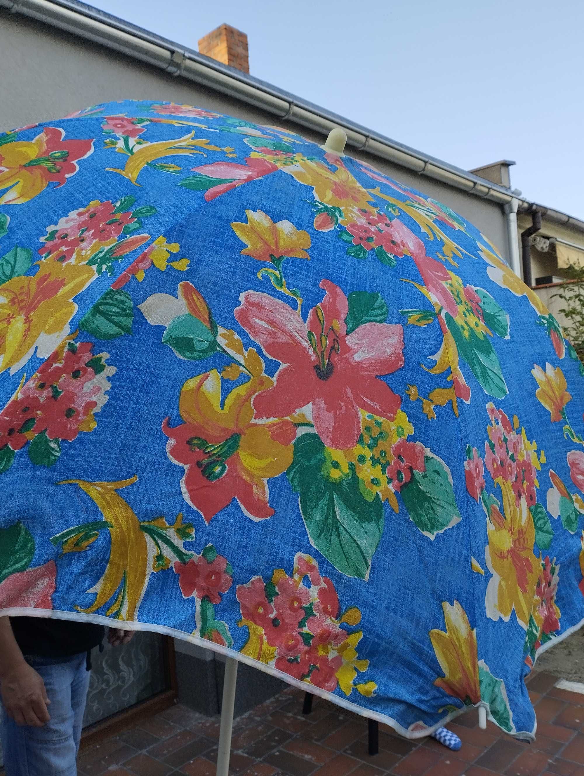 parasol ogrodowy z podstawą