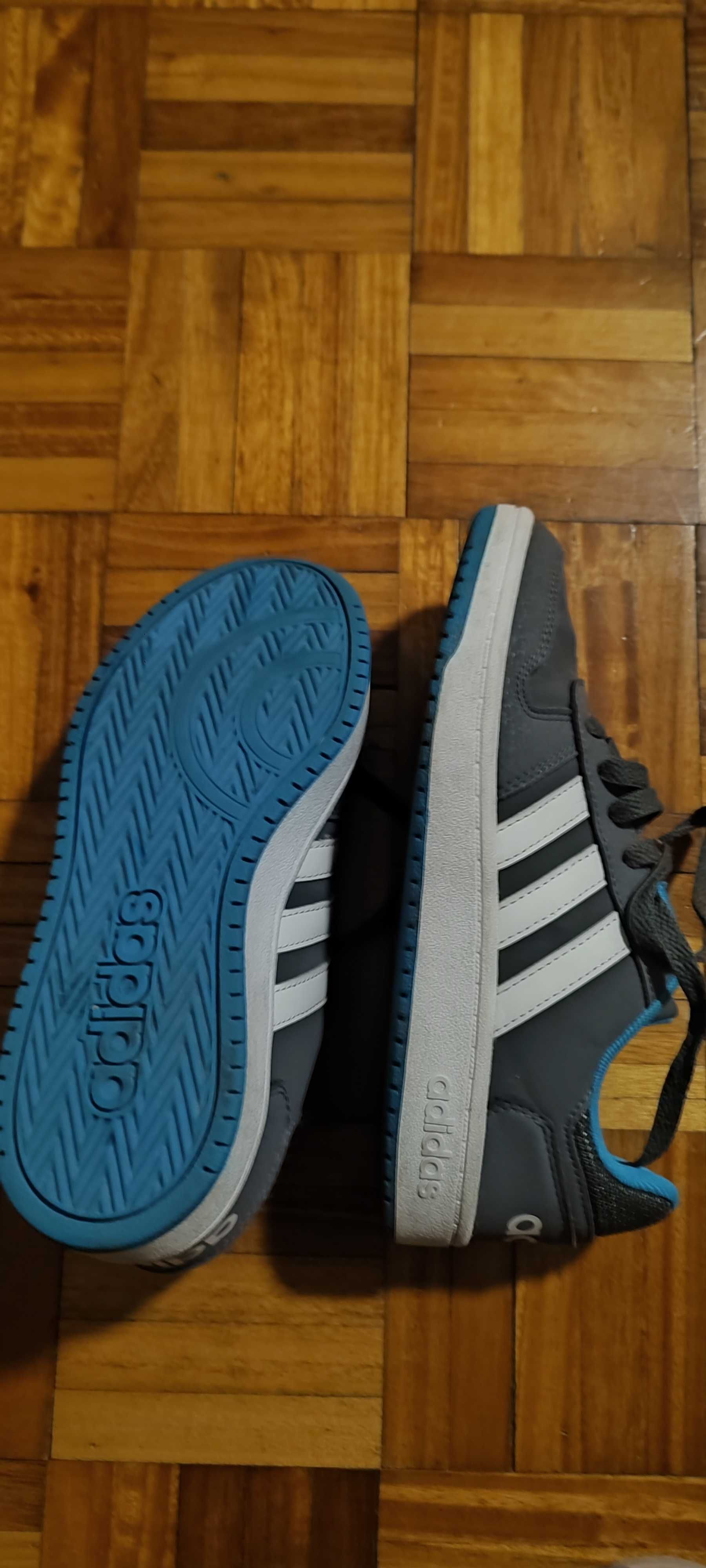 Tênis adidas em excelente estado