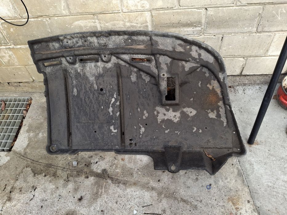 Toyota avensis t27 09-15 podloga pod zderzak tylny oslona dolna tyl