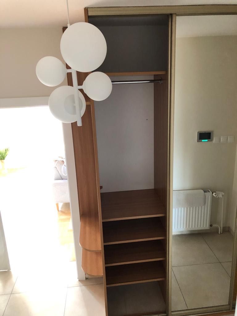 Ogromna szafa przesuwna lustro/rattan sypialnia przedpokoj