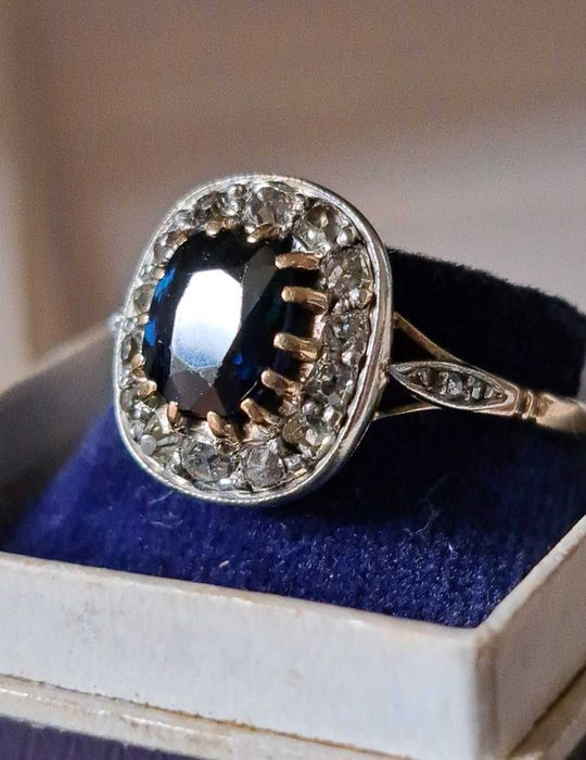 Pierścionek szafir, diamenty. Stare szlify, antyk.