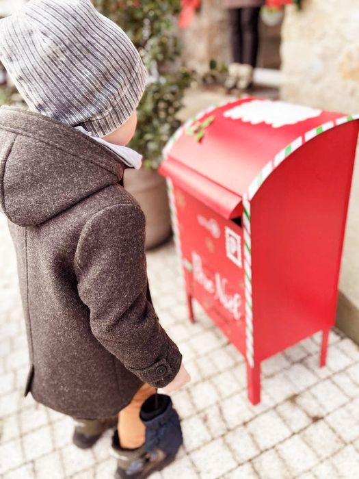 Ogromna skrzynka na listy do Świętego Mikołaja