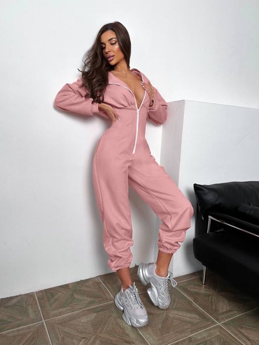 Жіночий комбінезон