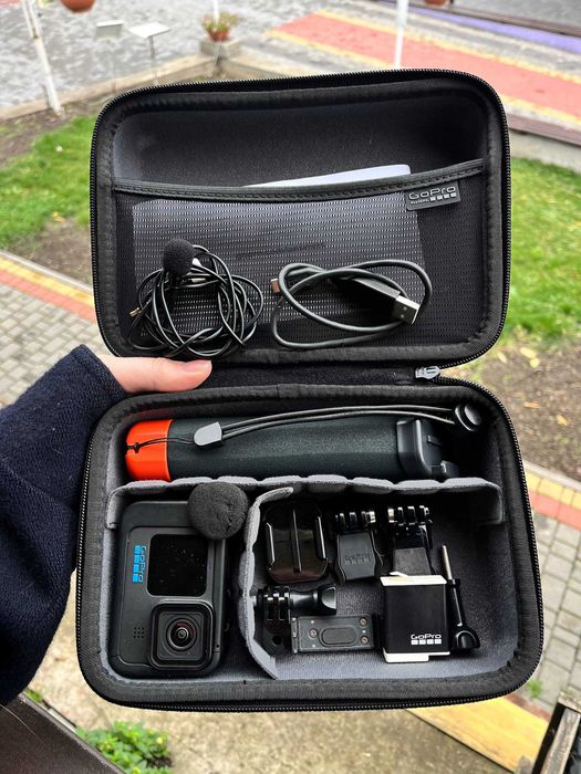 Екшн-камера GoPro Hero 11 з великим комплектом