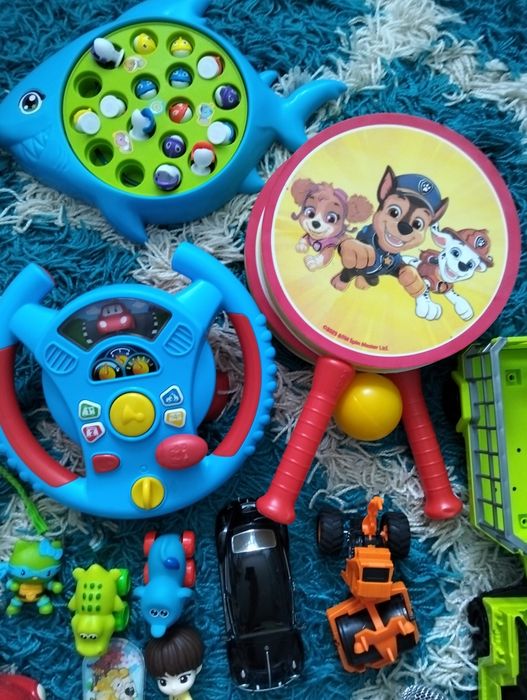 Zabawki dla dziecka, auta, piłki, sorter