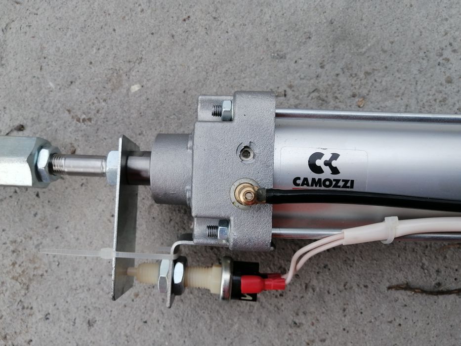 Пневмораспределитель привод открывания дверей автобусов Богдан Іван