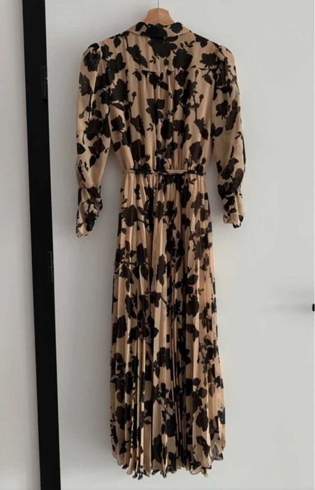 Reserved dluga elegancka beżowa plisowana sukienka