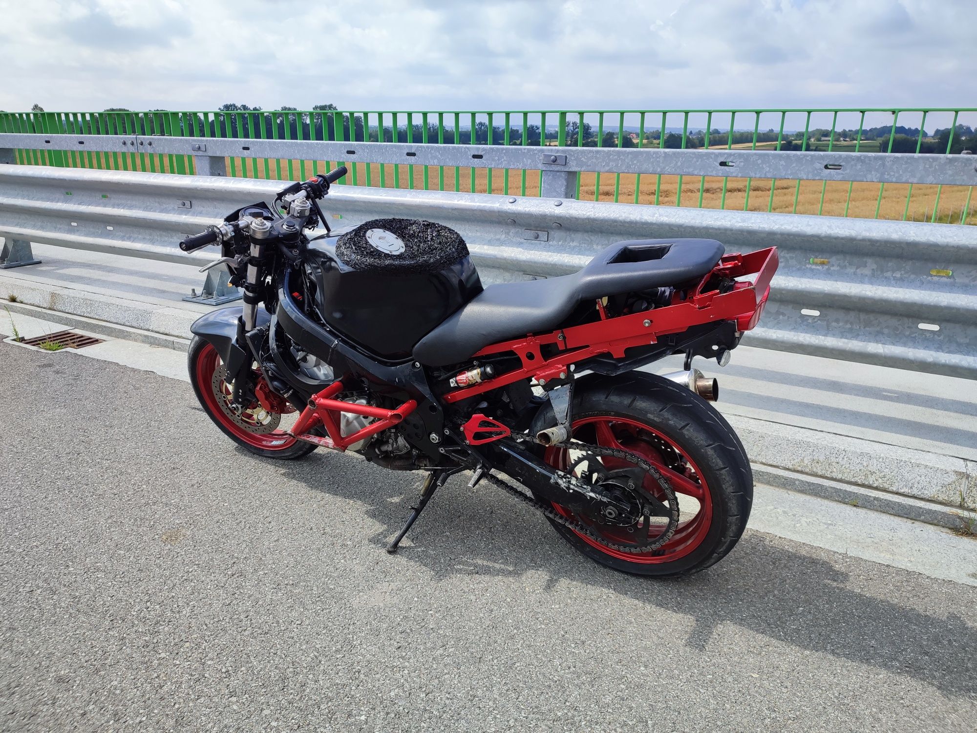 Honda CBR 600 f4i stunt