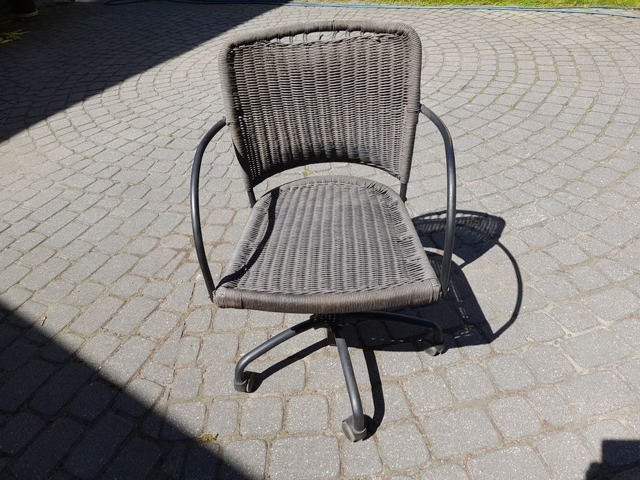 Solidne krzesło warsztatowe.