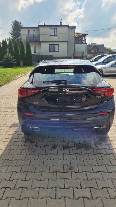 Infiniti Q30 2.2D Premium - AWD 4x4 - Panorama - Skóra -  Szwajcaria - Tanio!