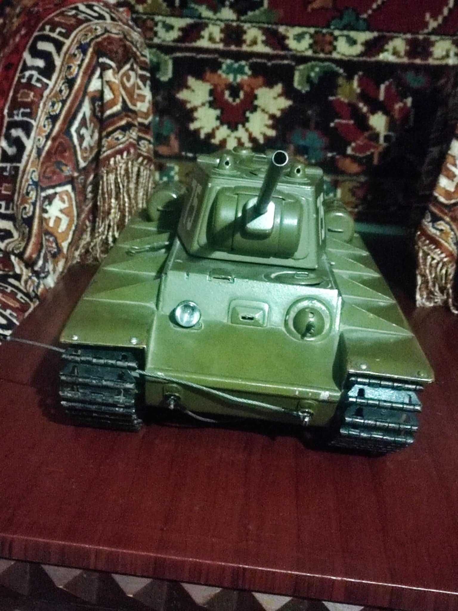 Танк 1975 года игрушка