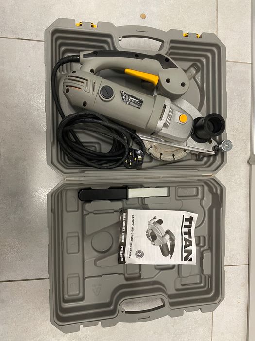 Bruzdownica Titan 1700W TTB293WCH