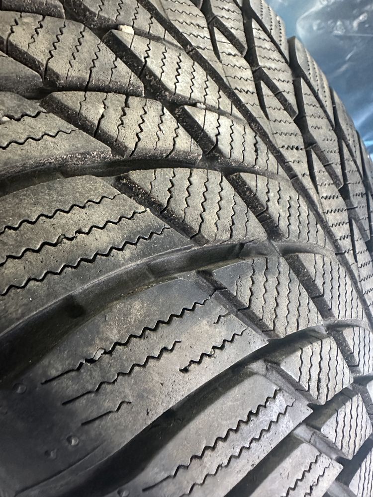 Bridgestone Blizzak LM001 225/50R18 uzywane 2szt 5,4mm