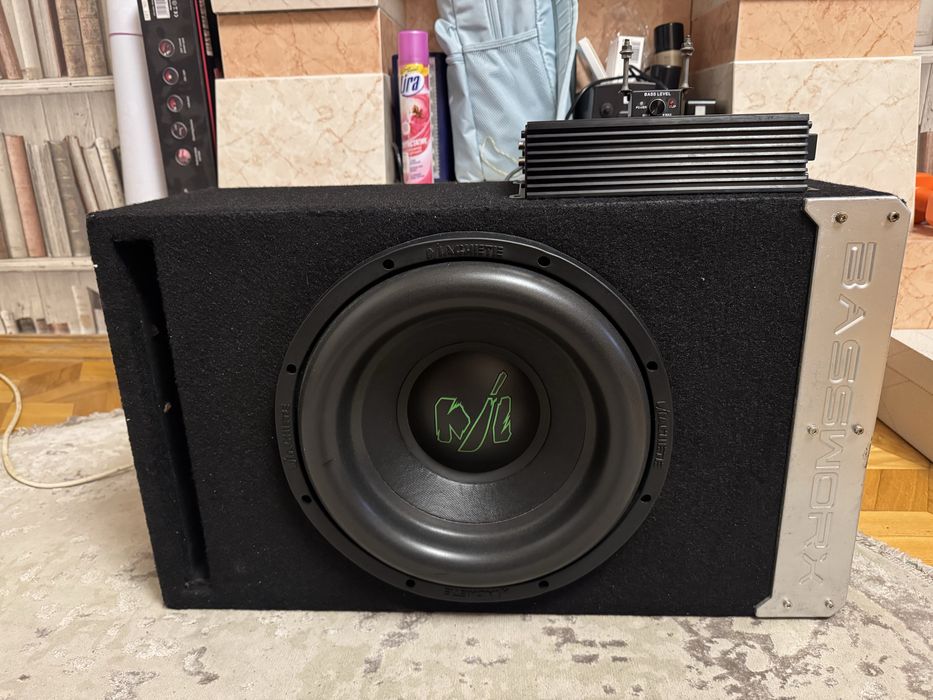 Продам сабвуфер 12 розмер и уселитель к мему